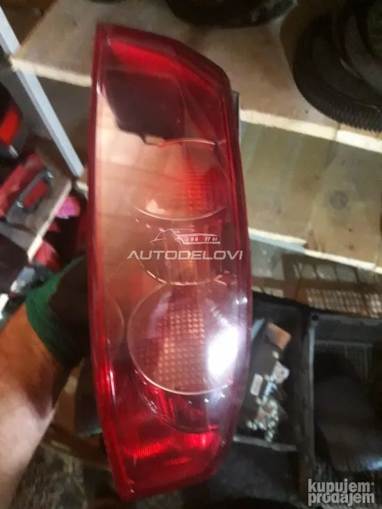 Alfa romeo 159 desna stop lampa za karavana