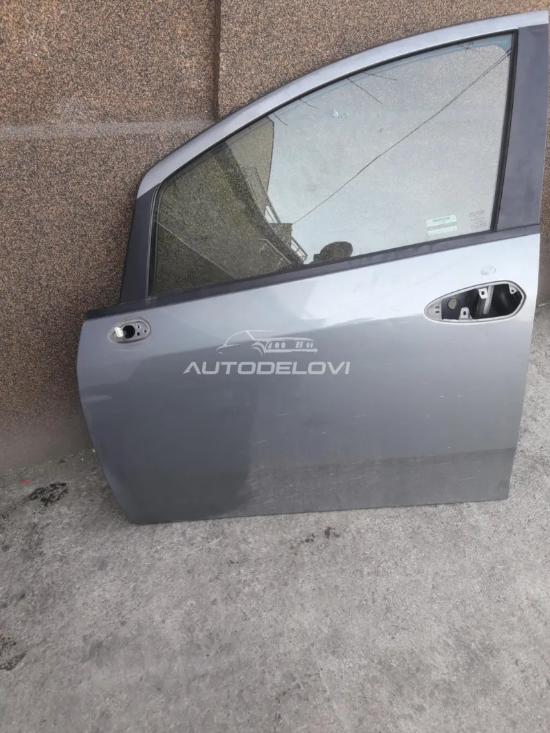 Fiat grande punto prednja leva vrata siva 595 