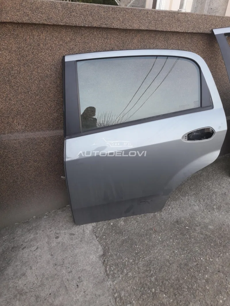 Fiat grande punto zadnja leva vrata siva 595 