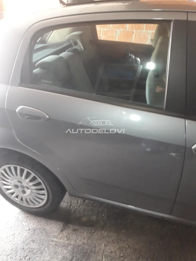Fiat grande punto zadnja desna vrata siva