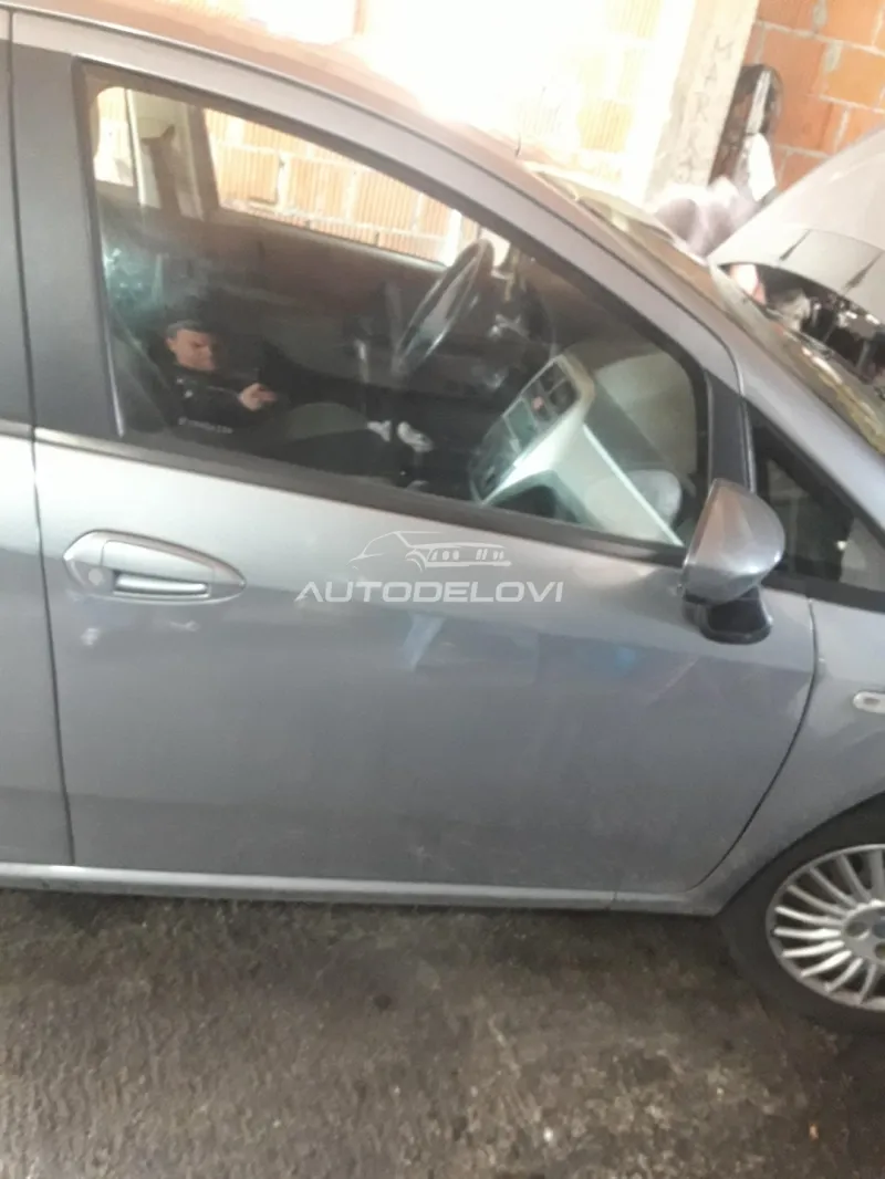 Fiat grande punto pr. desna vrata siva