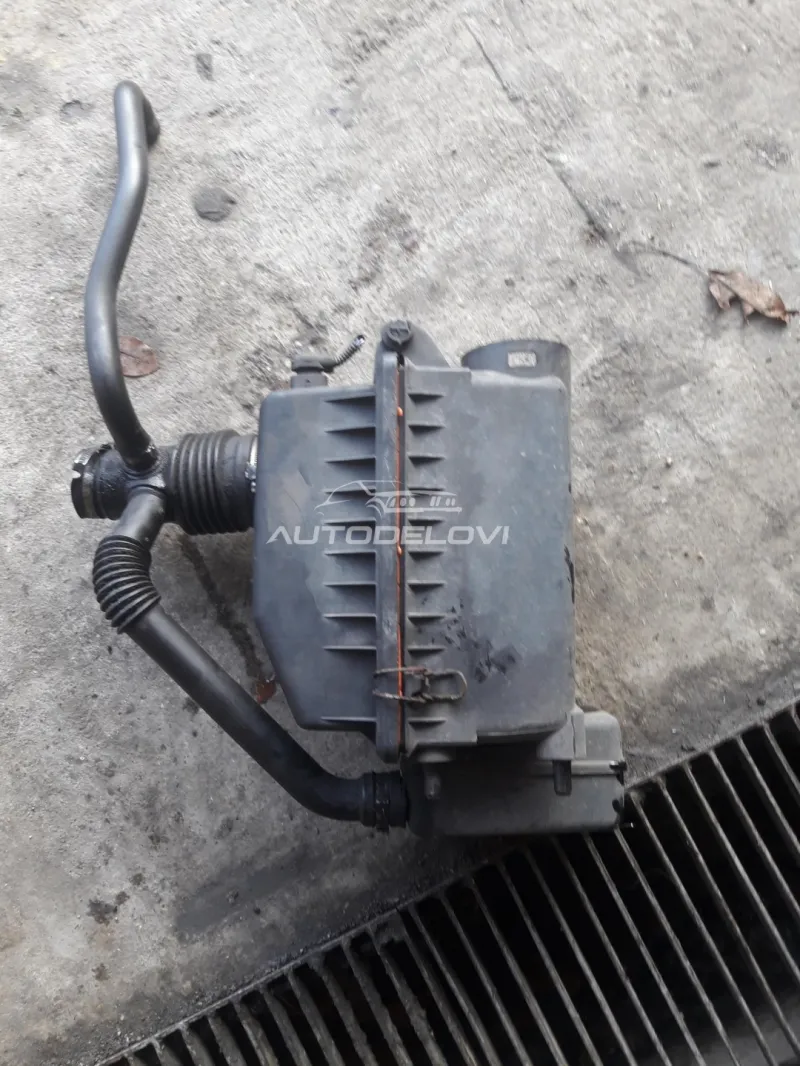 Fiat stilo 1.9 jtd kuciste filtera vazduha