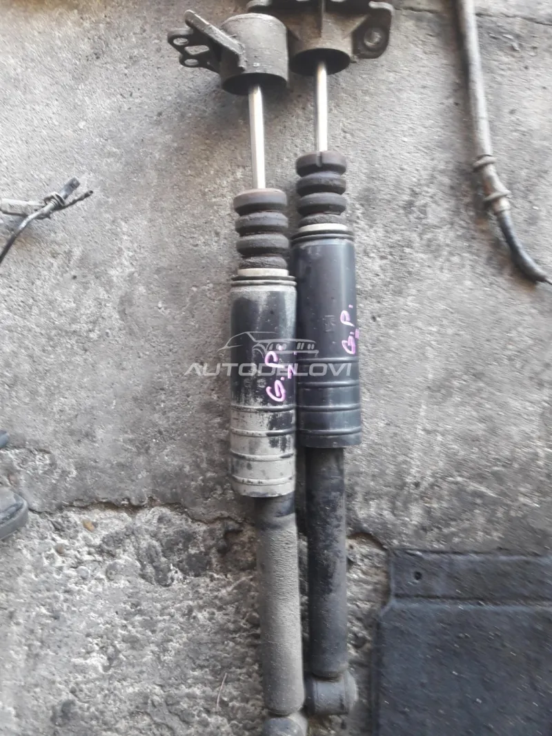 Fiat grande punto zadnji amortizeri