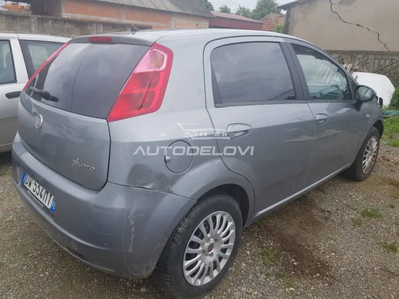 Zadnja desna vrata 595 a siva fiat grande punto